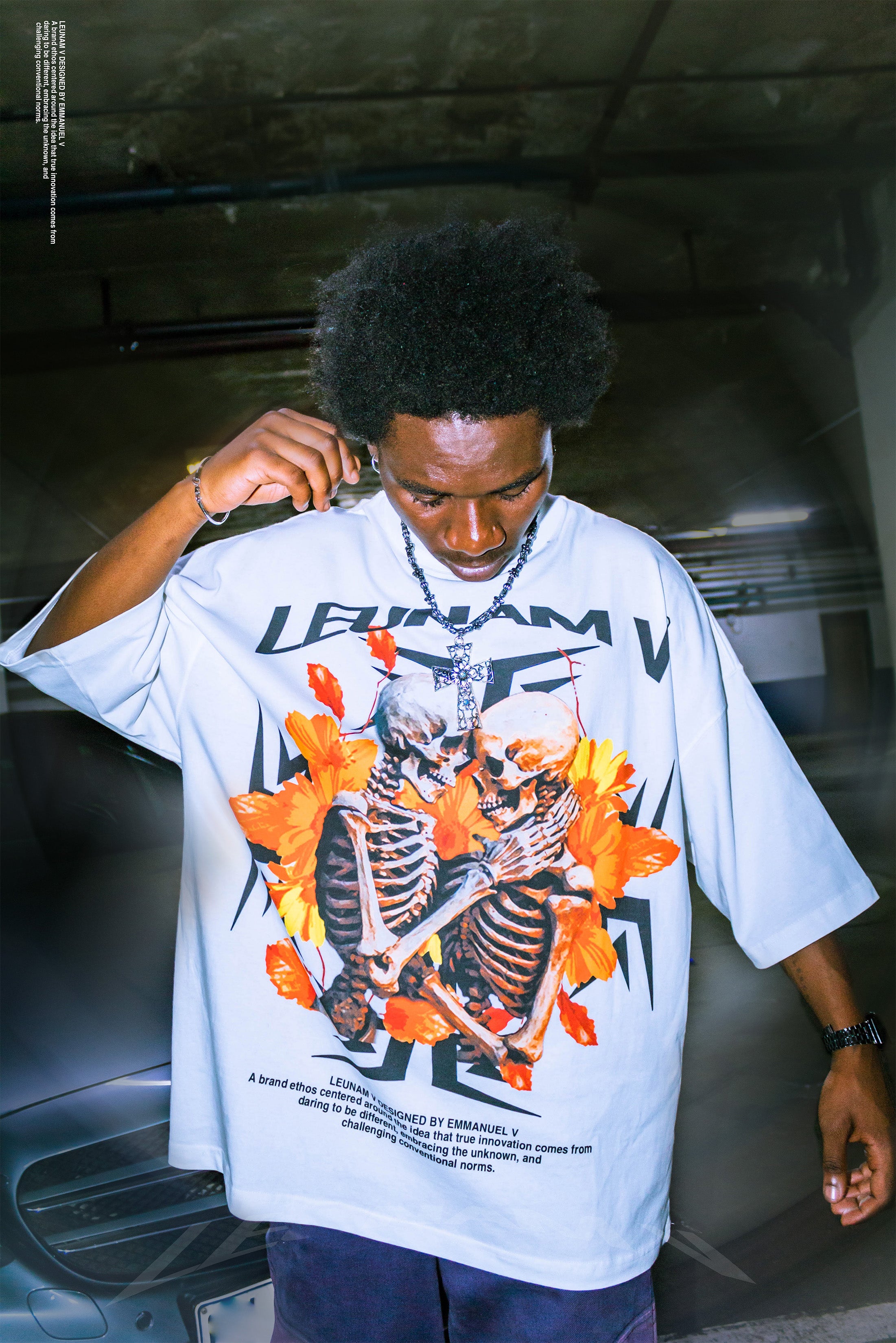 Leunam V Oversized Skeleton Floral Graphic Tee (white)